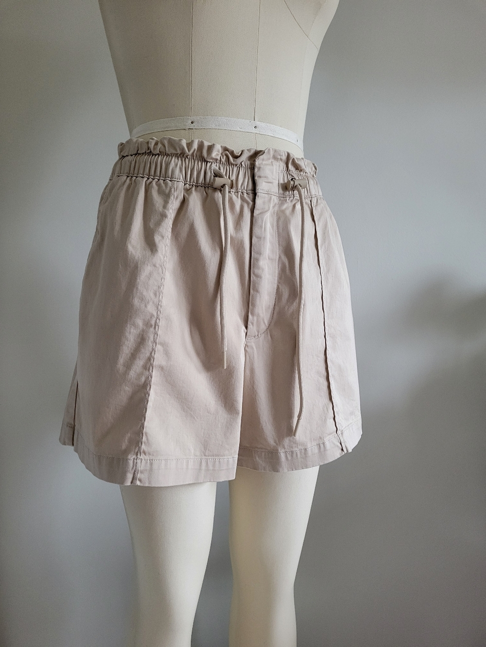GAP paperbag waist shorts with drawstring in tan khaki colour